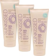 Sunkissed - Gradual Tan - Zelfbruiner Medium tot Donkere Huid - Stralende huid - 3 x 200 ml - Voordeelverpakking
