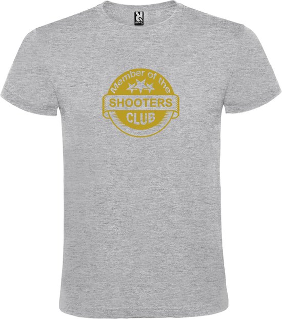 Grijs T shirt met " Member of the Shooters club "print Goud size L