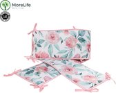 MoreLife Baby Bed Bumper - Baby Bedomrander - Bedomrander Ledikant - Baby Bumper met bloemetjes motief - Wit met Roze Bedomrander