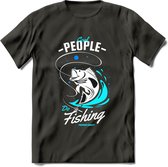 Cool People Do Fishing - Vissen T-Shirt | Blauw | Grappig Verjaardag Vis Hobby Cadeau Shirt | Dames - Heren - Unisex | Tshirt Hengelsport Kleding Kado - Donker Grijs - M