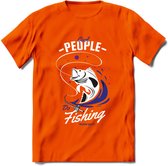 Cool People Do Fishing - Vissen T-Shirt | Donker Blauw | Grappig Verjaardag Vis Hobby Cadeau Shirt | Dames - Heren - Unisex | Tshirt Hengelsport Kleding Kado - Oranje - S