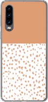 Geschikt voor Huawei P30 hoesje - Stippen - Oranje - Wit - Siliconen Telefoonhoesje