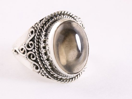 Bewerkte zilveren ring met rookkwarts - maat 18