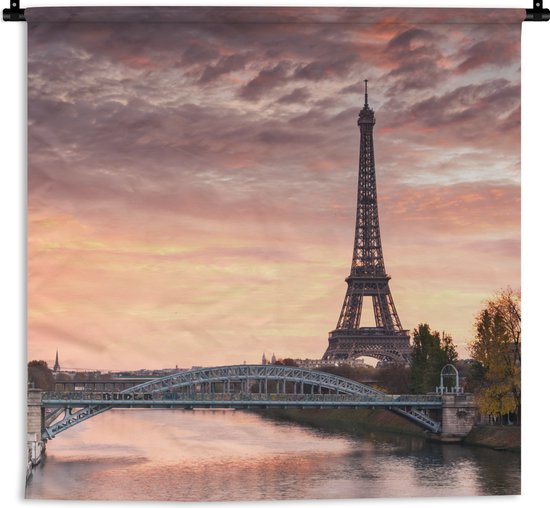 Wandkleed - Wanddoek - Een mooie oranje lucht boven de Eiffeltoren in Parijs - 180x180 cm - Wandtapijt