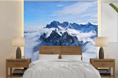 Behang - Fotobehang De berg de Mont Blanc tussen de wolken - Breedte 280 cm x hoogte 280 cm