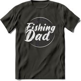 Fishing Dad - Vissen T-Shirt | Paars | Grappig Verjaardag Vis Hobby Cadeau Shirt | Dames - Heren - Unisex | Tshirt Hengelsport Kleding Kado - Donker Grijs - 3XL