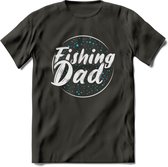 Fishing Dad - Vissen T-Shirt | Blauw | Grappig Verjaardag Vis Hobby Cadeau Shirt | Dames - Heren - Unisex | Tshirt Hengelsport Kleding Kado - Donker Grijs - M