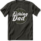 Fishing Dad - Vissen T-Shirt | Groen | Grappig Verjaardag Vis Hobby Cadeau Shirt | Dames - Heren - Unisex | Tshirt Hengelsport Kleding Kado - Donker Grijs - 3XL