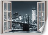 Trend24 - Behang - Raam - New York City Brooklyn Bridge Zwart En Wit - Vliesbehang - Fotobehang - Behang Woonkamer - 140x100 cm - Incl. behanglijm