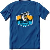 Fishing - Vissen T-Shirt | Grappig Verjaardag Vis Hobby Cadeau Shirt | Dames - Heren - Unisex | Tshirt Hengelsport Kleding Kado - Donker Blauw - XXL