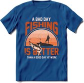 A Bad Day Fishing - Vissen T-Shirt | Oranje | Grappig Verjaardag Vis Hobby Cadeau Shirt | Dames - Heren - Unisex | Tshirt Hengelsport Kleding Kado - Donker Blauw - XL