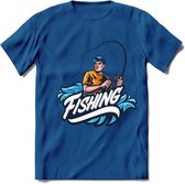 Fishing - Vissen T-Shirt | Grappig Verjaardag Vis Hobby Cadeau Shirt | Dames - Heren - Unisex | Tshirt Hengelsport Kleding Kado - Donker Blauw - M