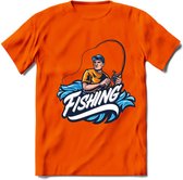 Fishing - Vissen T-Shirt | Grappig Verjaardag Vis Hobby Cadeau Shirt | Dames - Heren - Unisex | Tshirt Hengelsport Kleding Kado - Oranje - L