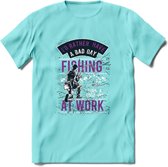 A bad Day Fishing - Vissen T-Shirt | Paars | Grappig Verjaardag Vis Hobby Cadeau Shirt | Dames - Heren - Unisex | Tshirt Hengelsport Kleding Kado - Licht Blauw - XL