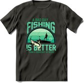 A Bad Day Fishing - Vissen T-Shirt | Aqua | Grappig Verjaardag Vis Hobby Cadeau Shirt | Dames - Heren - Unisex | Tshirt Hengelsport Kleding Kado - Donker Grijs - XXL