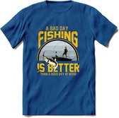 A Bad Day Fishing - Vissen T-Shirt | Geel | Grappig Verjaardag Vis Hobby Cadeau Shirt | Dames - Heren - Unisex | Tshirt Hengelsport Kleding Kado - Donker Blauw - 3XL