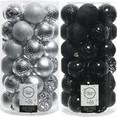 74x stuks kunststof kerstballen mix zilver en zwart 6 cm - Onbreekbare kerstballen - Kerstversiering