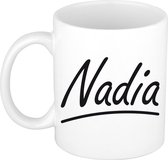 Nadia naam cadeau mok / beker sierlijke letters - Cadeau collega/ moederdag/ verjaardag of persoonlijke voornaam mok werknemers