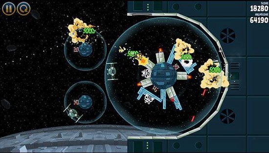 Een ronde Death Star in een glasbol wordt vernietigd door een gele vogel. Score 18280.