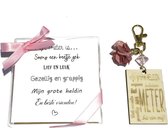 Sleutelhanger Liefste Meter | roze | bloem | meter vragen | meter worden | liefste meter | allerliefste meter