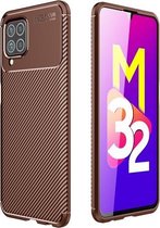 Koolstofvezeltextuur schokbestendig TPU-hoesje voor Samsung Galaxy M32 internationale versie (bruin)