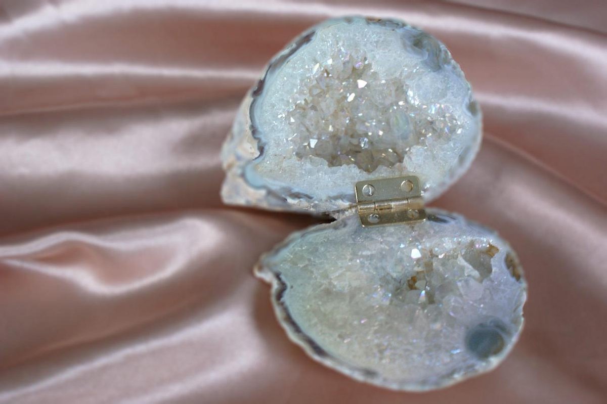 Angel Aura Geode Ring box | edelsteen ring doosje | edelstenen en mineralen | FLOATY STONE