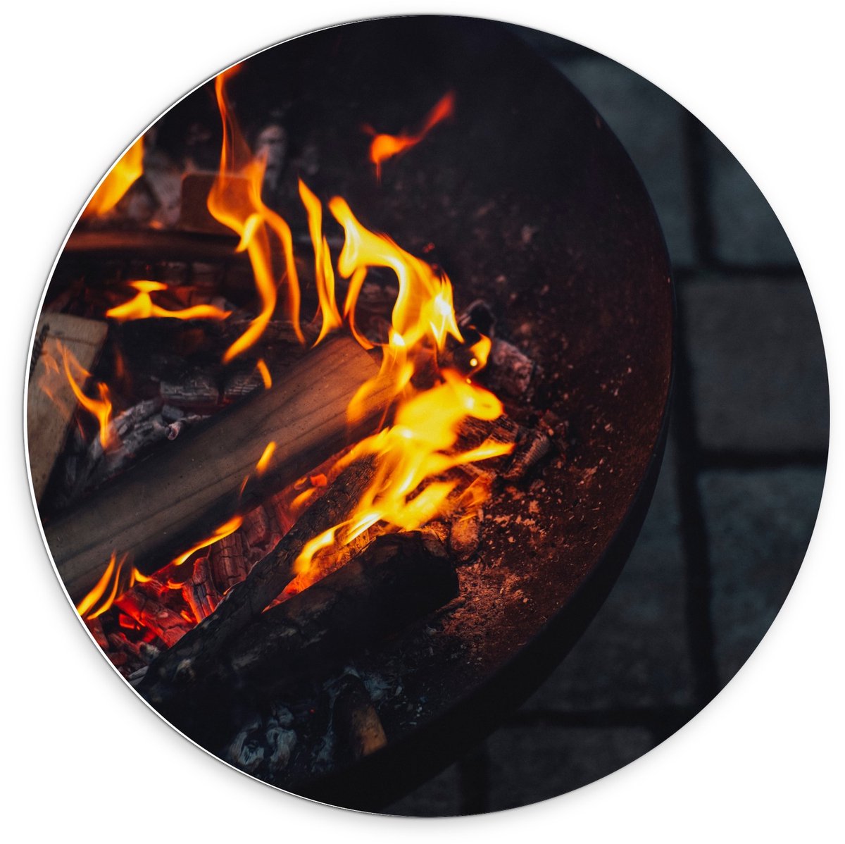 Forex Wandcirkel - Brandend Hout in Vuurkorf - 70x70cm Foto op Wandcirkel (met ophangsyste