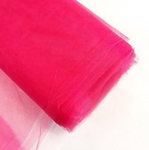 Grote tule rol van 135 cm breed en 36,5 meter lang neon fuchsia roze - roze - neon pink- fuchsia - bruidstule - tule - bruidsstoffen