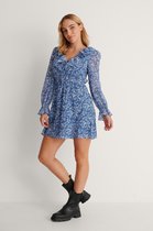NA-KD Frill V-Neck Mini Dames Jurk - Maat 44