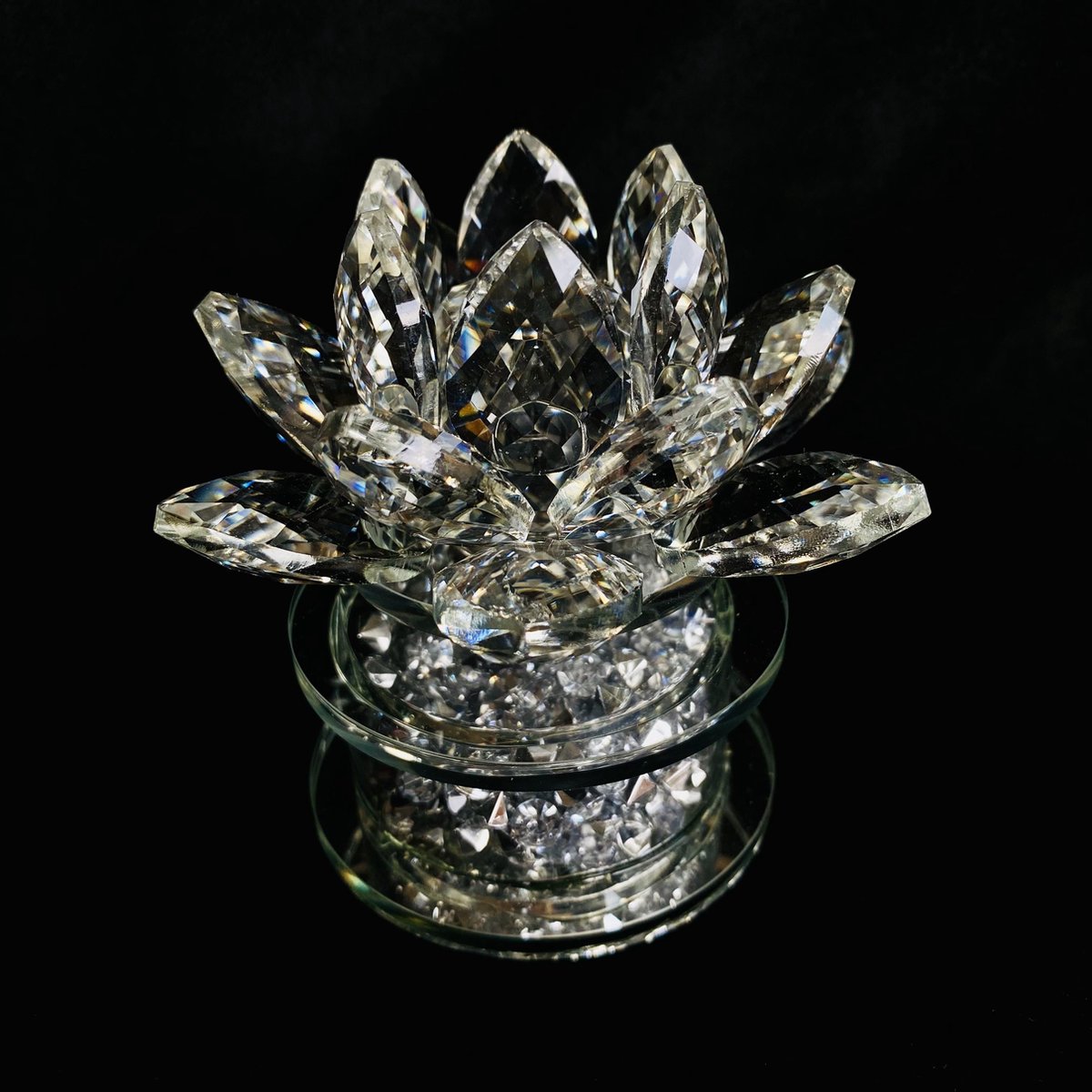 Fleur de lotus en cristal sur plateau tournant (beaucoup de diamants en  cristal)... | bol