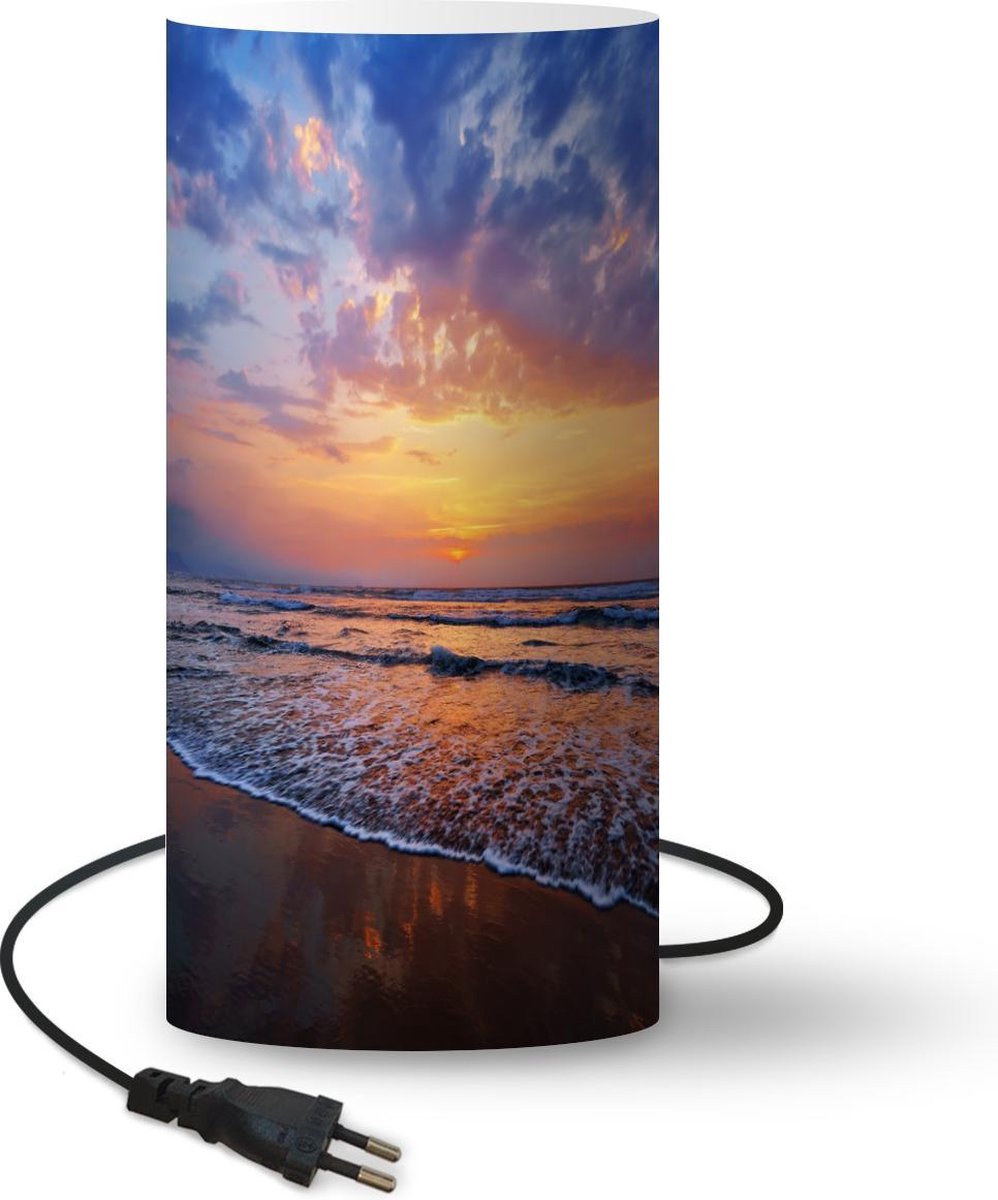 Lamp - Nachtlampje - Tafellamp slaapkamer - Zee - Zon - Kleuren - 54 cm hoog - Ø24.8 cm - Inclusief LED lamp