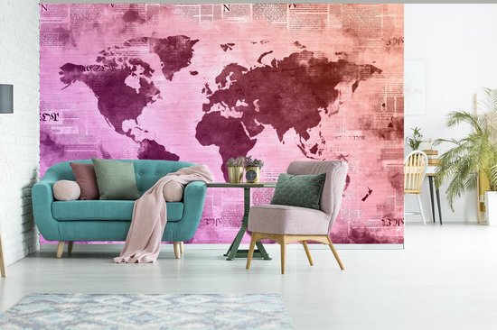 Wereldkaart en différents tons violets sur fond avec journal 420x280 cm