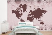 Carte du monde mauve sur fond rose décorée d'illustrations de fleurs 600x400 cm