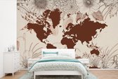 Carte du monde rouge foncé ornée d'illustrations de fleurs 600x400 cm