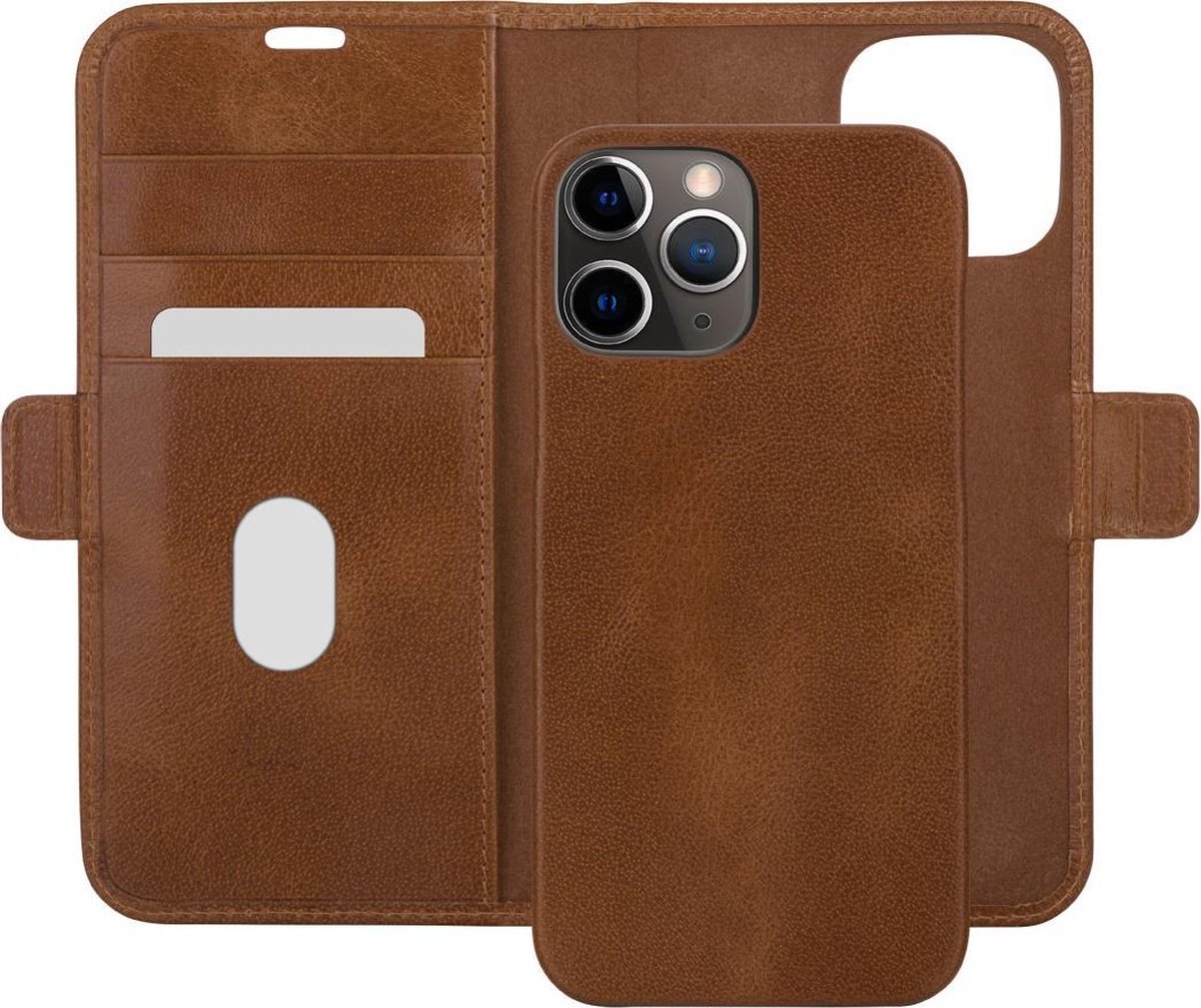 iPhone 13 Pro Max Bookcase hoesje - dbramante1928 - Effen Cognac - Leer