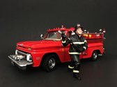 Fire Fighter *Holding Axe* 1:24