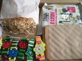 Uitdeelcadeaus verjaardag Totaalpakket met 12 uitdeelzakjes, ecologische rozijnen en een houten kinderhorloges