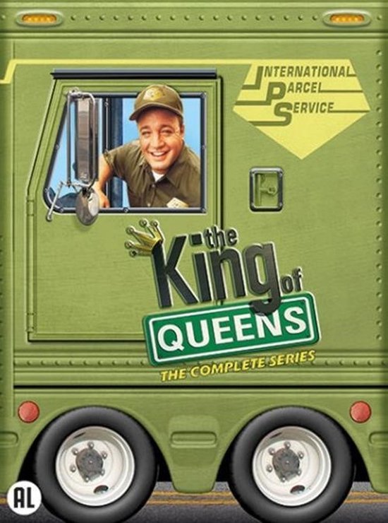 Groene vrachtwagen met 'The King of Queens' logo. Kevin James rijdt mee.