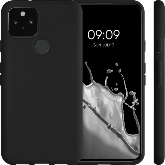 Zwarte telefoonhoes naast een scherm dat 09:09, SUN JULY 3 weergeeft en een zijaanzicht.