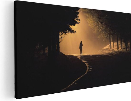 Artaza Canvas Schilderij Persoon Op Een Donkere Weg In Het Bos - 40x20 - Klein - Foto Op Canvas - Canvas Print