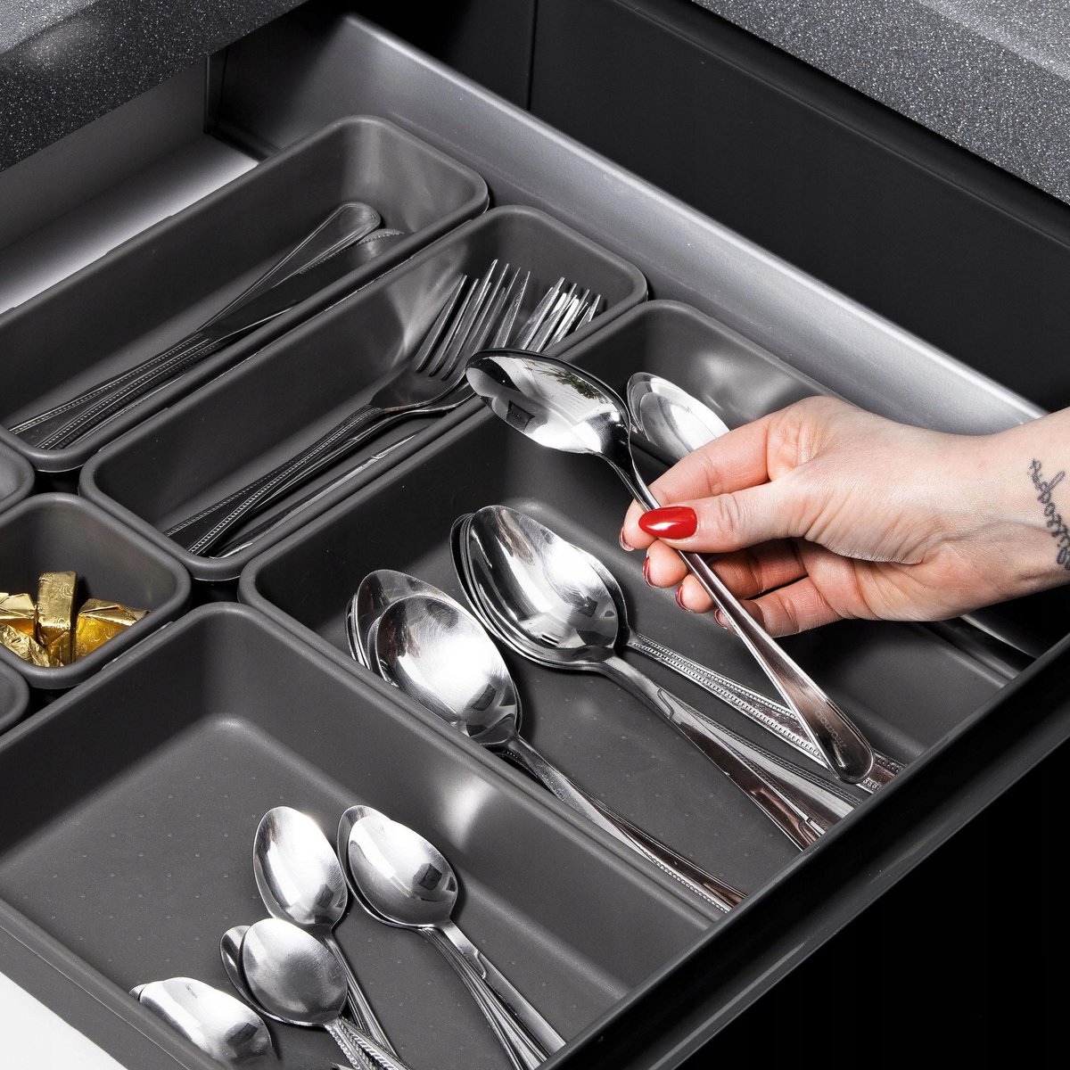 Modulaire Lade Organizer Set Van 8 Bakken - Bestekbak Ladeverdeler Ladebak Organiser Lade Inzet Bak Opbergbak Houder Verdeling Buro/Keukenklade/Keuken/Badkamer - Inzetbak Opbergbakken Voor Opbergen Van Bestek/Cosmetica/Sieraden - Kunststof - Grijs — cadeau in Cadeau-ideeën - foto 3