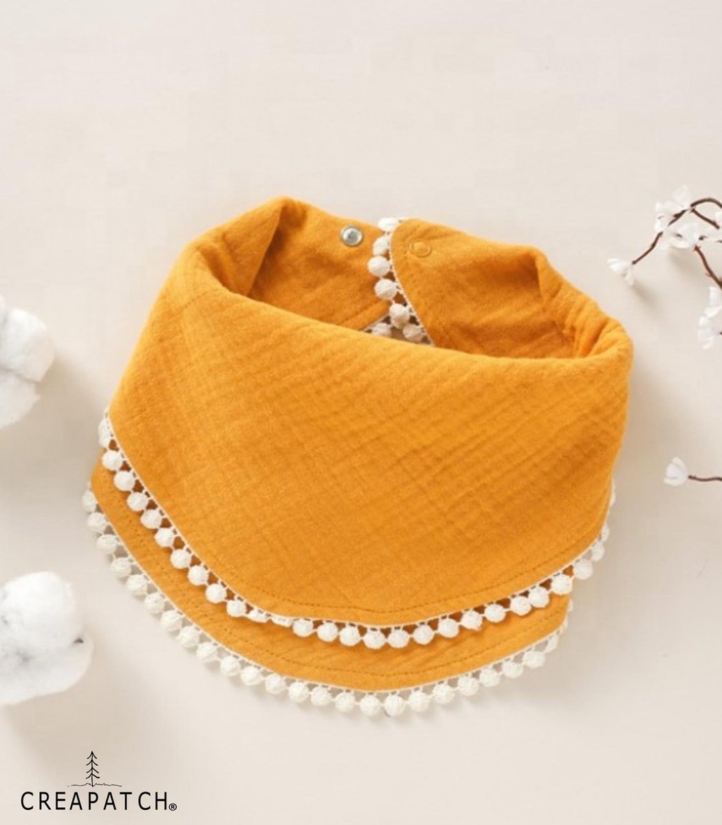 Goedkoopste Hydrofiele bandana met pompom boord | Kwijl slabbetje | Bio-katoen | Absorberend mousseline katoen | Butterschotch | kwijlslab | kraamcadeau |
