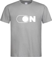 Grijs T-Shirt met “ On Button “ print Wit  Size L