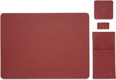 Castelijn & Beerens - Maison Tafelset vierkant. 1 placemat, 1 vierkante onderzetter, 1 bestekhouder en 1 servetring I rood -