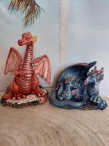 Draken beeld SET van 2 draakjes een rode en een blauwe met baby 11x9x7 cm