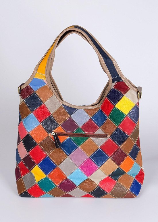 Veelkleurige leren patchwork tas met ritsvak op de voorkant en beige hengsels.