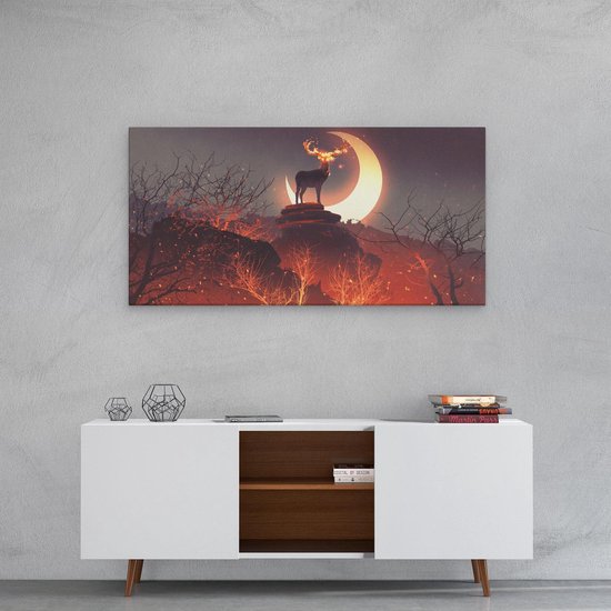 Tableau sur toile représentant un cerf debout sur un rocher, devant un croissant de lune avec une couronne de feu.