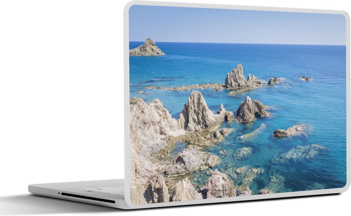 Afbeelding van product SleevesAndCases  Laptop sticker - 17.3 inch - De rotskust langs Arrecife bij Lanzarote