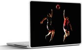 Laptop sticker - 14 inch - Twee basketbalspelers die naar de bal springen - 32x5x23x5cm - Laptopstickers - Laptop skin - Cover