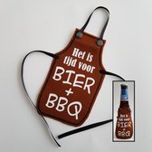 Bruin schortje voor bierfles met "Het is tijd voor bier + bbq" - biertje, cadeautje, pilsje, barbeque, eten, zomer